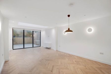 4 Bed Terraced House, Ravensdale Gardens, SE19 - Photo 2