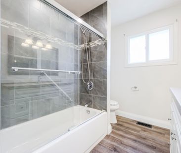 For Lease - 614 Gibb Street, Oshawa, Ontario - Photo 6