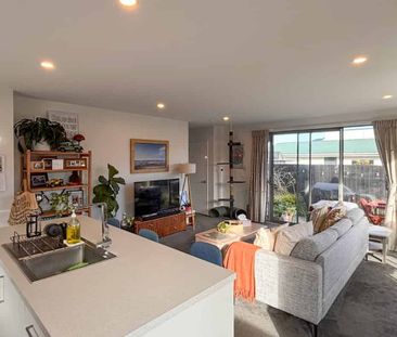 Two Bedroom Two Bathroom Townhouse! - Photo 3