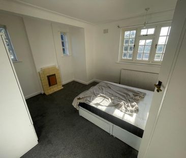 5 Bed Detached House, Barn Way, HA9 - Photo 3