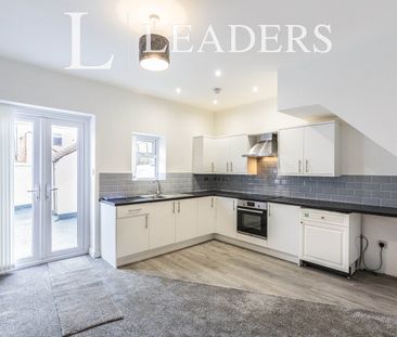 3 bedroom house to rent Gordon Road, Fleetwood, Lancashire, FY7 - Photo 6