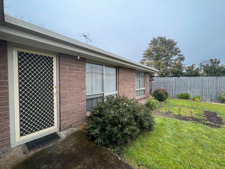 2 Bedroom Unit Walking Distance to Pakington Street - Photo 5