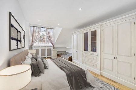 3 bedroom flat in South Kensington - Photo 2