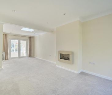 3 bedroom detached bungalow to rent - Photo 2