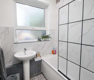 Crescent Road, London, E18 - Photo 3