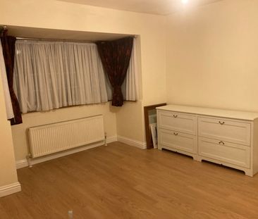 3 Bed Flat, Holders Hill Road, NW7 - Photo 5