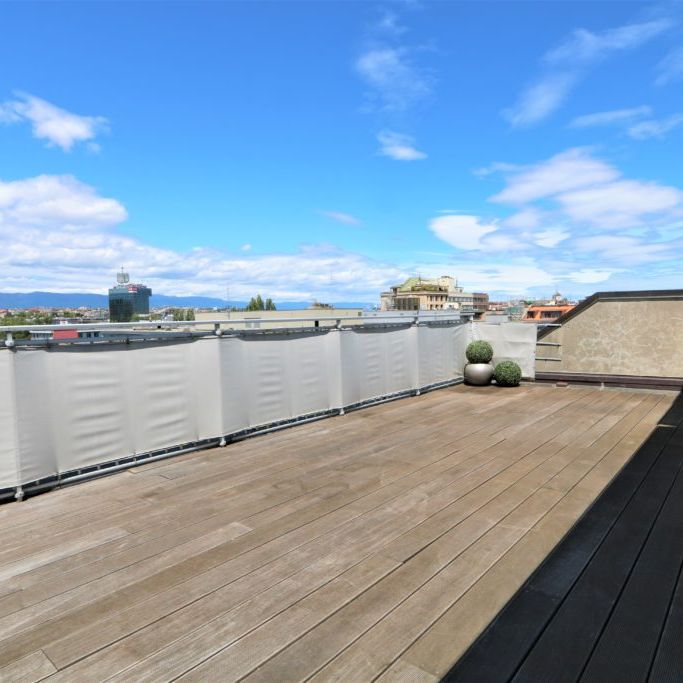 Appartement duplex en attique de 4,5 pièces avec balcon et terrasse en toiture aux Acacias - Photo 1