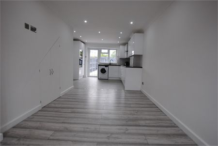 Muncies Mews, London - Photo 3