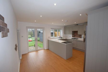 4 bedroom detached house to rent - Photo 5