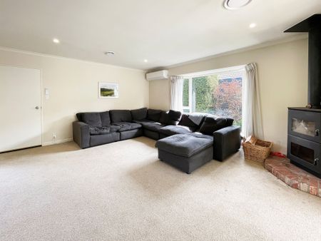 Family Living Beckons - Photo 5