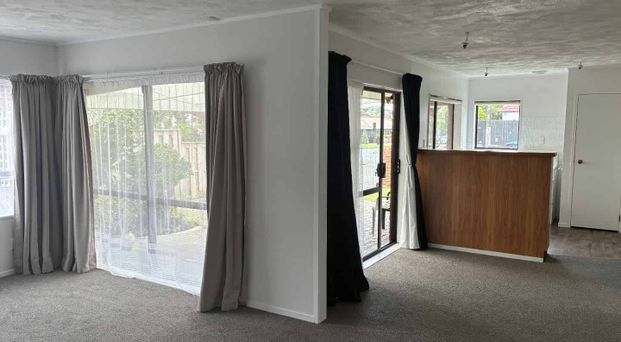 Brick and tile Family Home Blockhouse Bay - Photo 1