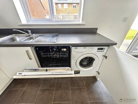 4 bedroom detached house to rent - Photo 4