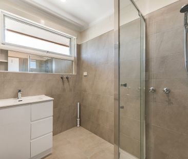 Great Location! 2 Bedroom Townhouse! - Photo 6