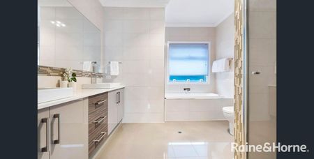 Charming Townhouse in Prime Location - Photo 5