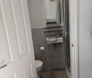 Room in a Shared House, Reading, RG30 - Photo 5