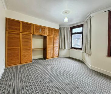 3 bedroom end of terrace house to rent - Photo 2