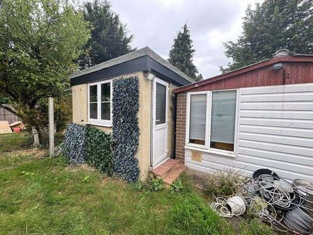 Gould Road, Bedfont, TW14 - Photo 2