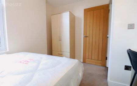 Entire Place·1B1B··1·Queen Victoria Rd - Photo 5