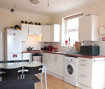 3 Bedroom flat - Photo 2