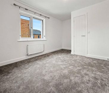 4 bedroom semi-detached house to rent - Photo 6