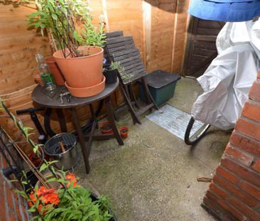 2 bedroom mid-terrace to rent St Julian Grove, Colchester, Essex, CO1 - Photo 4