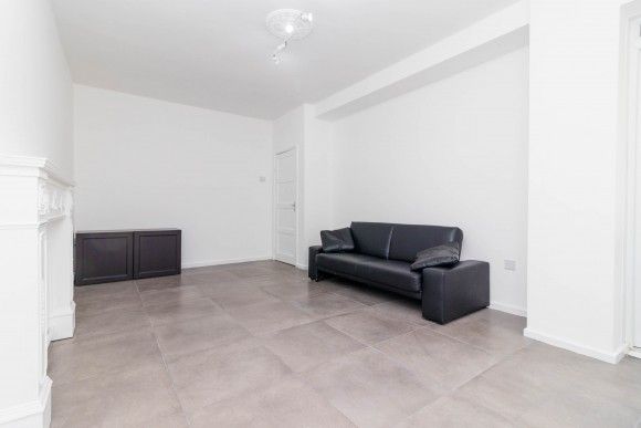 Newly refurbished 3 bedroom flat in Old Street - Photo 1