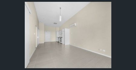 Top-Floor Lifestyle Apartment in the Heart of Bulimba - Resort-Style Living - Photo 5