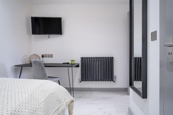 6 bedroom house to rent - Photo 1