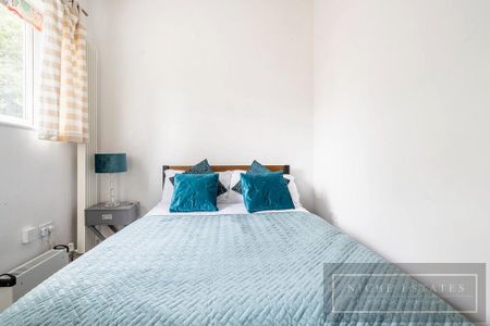 6 bedroom detached house to rent - Photo 4