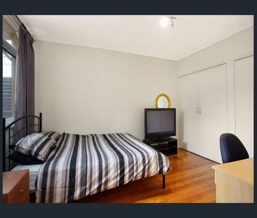 1/305 Rossmoyne Street, Thornbury VIC 3071 - Photo 3