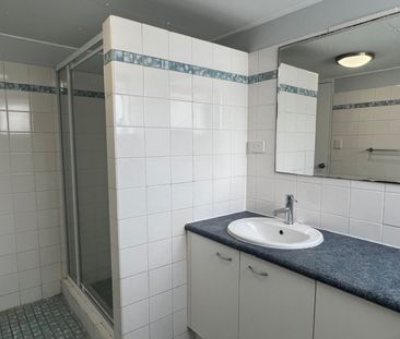 2 Bedroom Unit on Chevron Island - Stunning Views - Photo 4