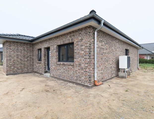 Neubau-Traum: Rechte Doppelhaushälfte mit Terrasse und Garten - Foto 1