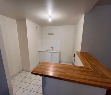 location Appartement T2 DE 57.1m² À PARIS 15 - Photo 1