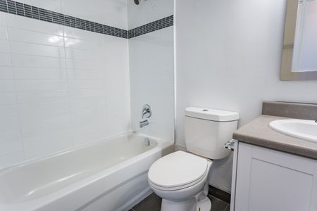 West Park Village Apartments - Bachelor - Photo 2