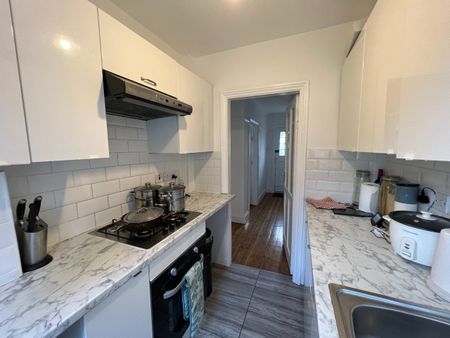 Room in a Shared House, Further Green Road, SE6 - Photo 3