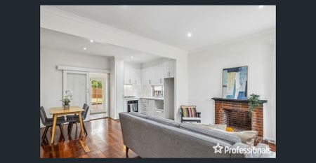 Neat as a pin! - Photo 2