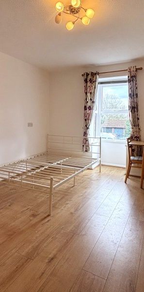 Veryan, WokingProperty for lettings - Seymours - Photo 1