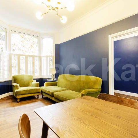 A beautiful 2 bedroom property set within a stunning period conversion - Photo 1