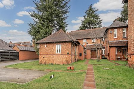 2 bed semi-detached bungalow to rent in Catherines Close, Solihull, B91 - Photo 2