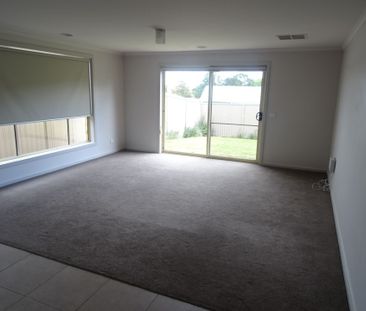 Four Bedrooms, Ensuite, Open Plan Living, Evaporative cooling. - Photo 2