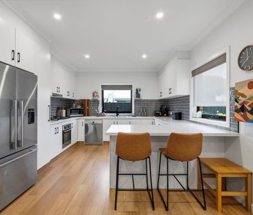 Elegant Townhouse Living with Modern Comforts in Glenroy - Photo 4
