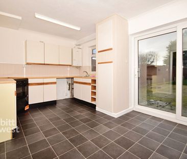 3 bedroom terraced house to rent - Photo 6