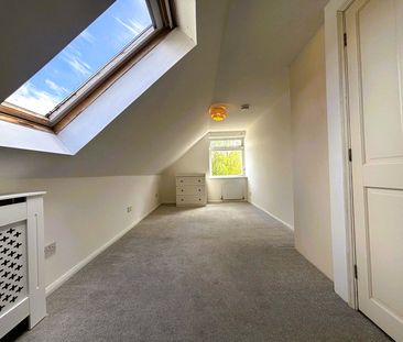 Chingford Avenue, Farnborough, Hampshire, GU14 - Photo 2