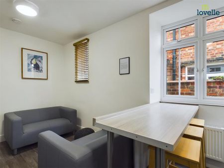 6 bedroom townhouse to rent - Photo 5