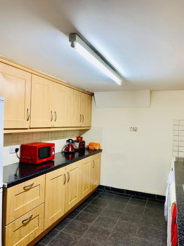 Eblana Street, Room 3, Room, BT71LD, Belfast - Photo 2