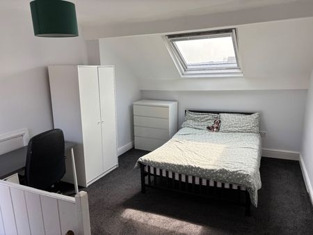 4 Bed Terraced House, Barber Place, S10 - Photo 3