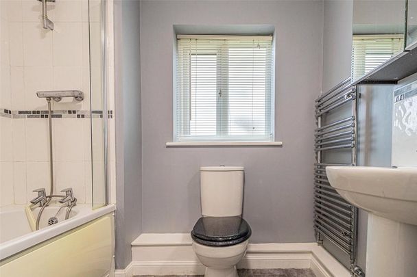 1 bedroom coach house to rent - Photo 1