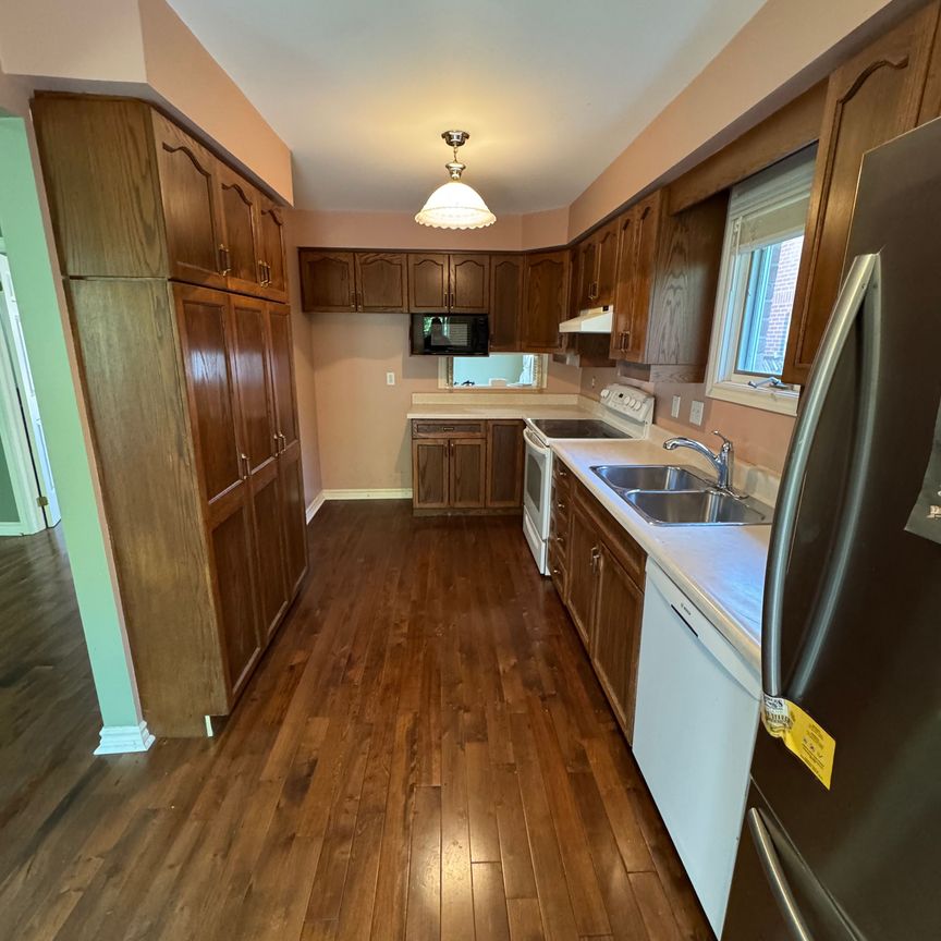 For Lease - 90 Farris Avenue, St. Catharines, Ontario - Photo 1