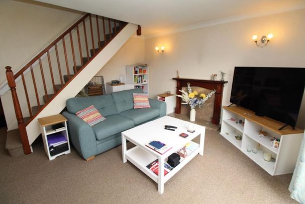 2 bedroom terraced house to rent - Photo 1