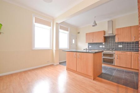 2 bedroom end of terrace house to rent - Photo 5
